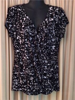 Beautiful Apt. 9 Wrap Around XL Blouse